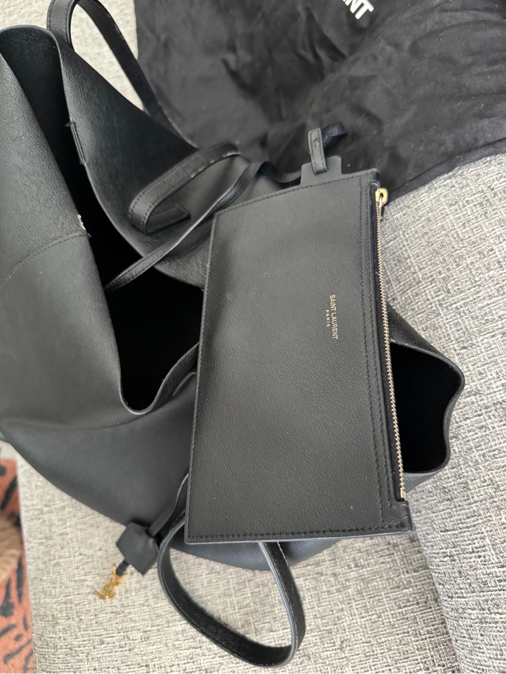 Saint Laurent Shopping Tote Bag in Black Leather - Picture 7 of 16